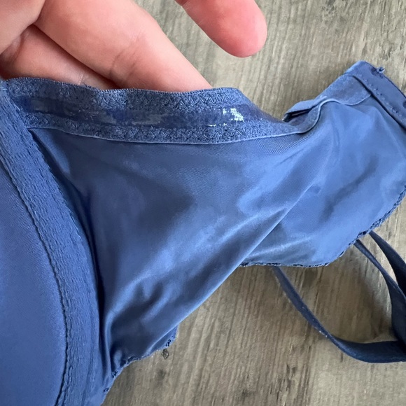 Victoria Secrets Bra - Picture 5 of 6